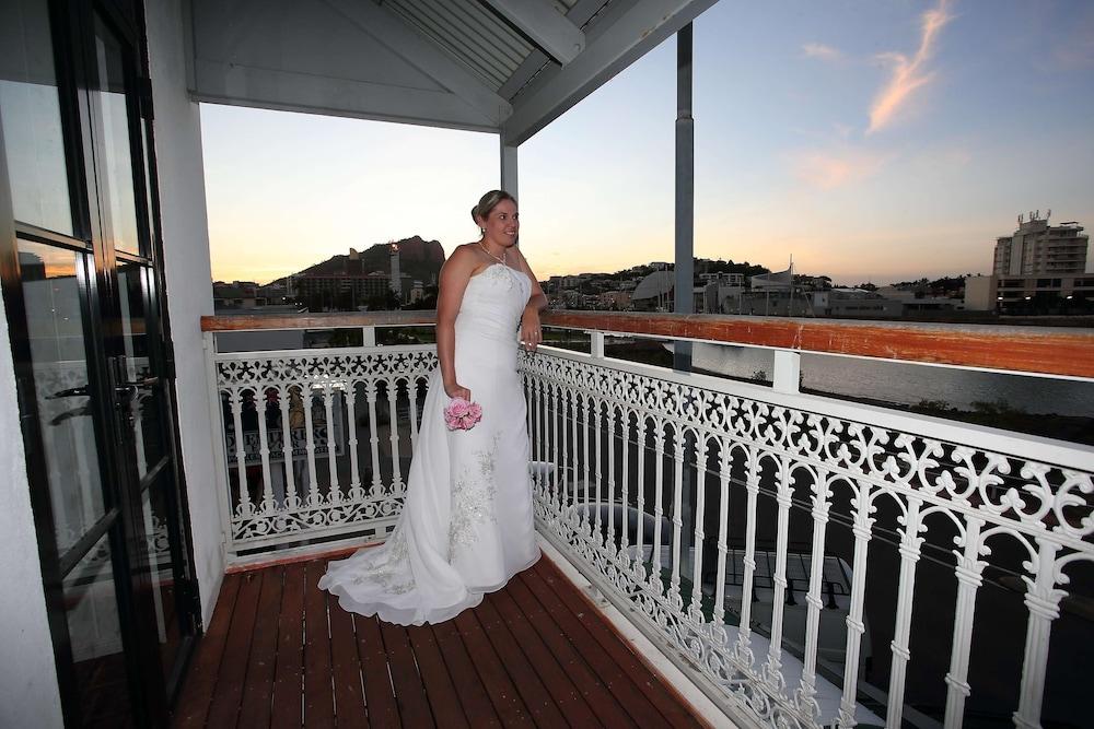 Oaks Townsville Metropole Hotel المظهر الخارجي الصورة
