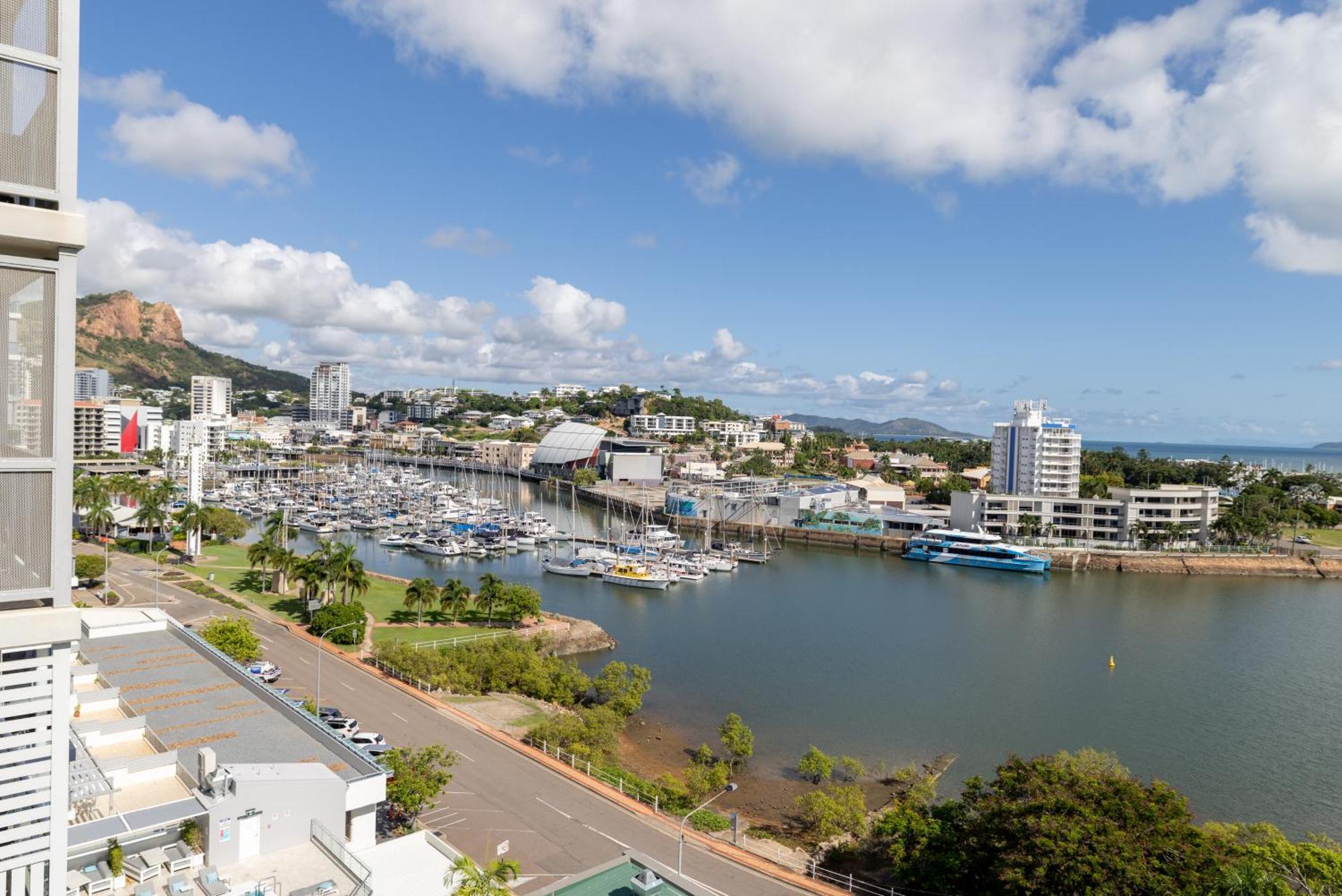 Oaks Townsville Metropole Hotel المظهر الخارجي الصورة