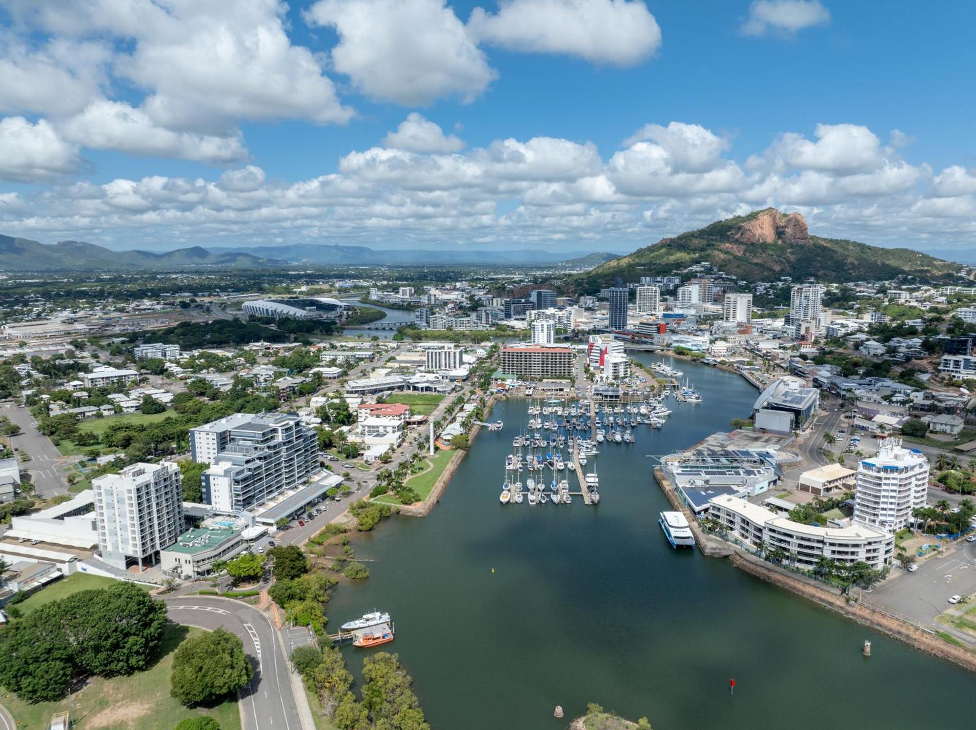 Oaks Townsville Metropole Hotel المظهر الخارجي الصورة