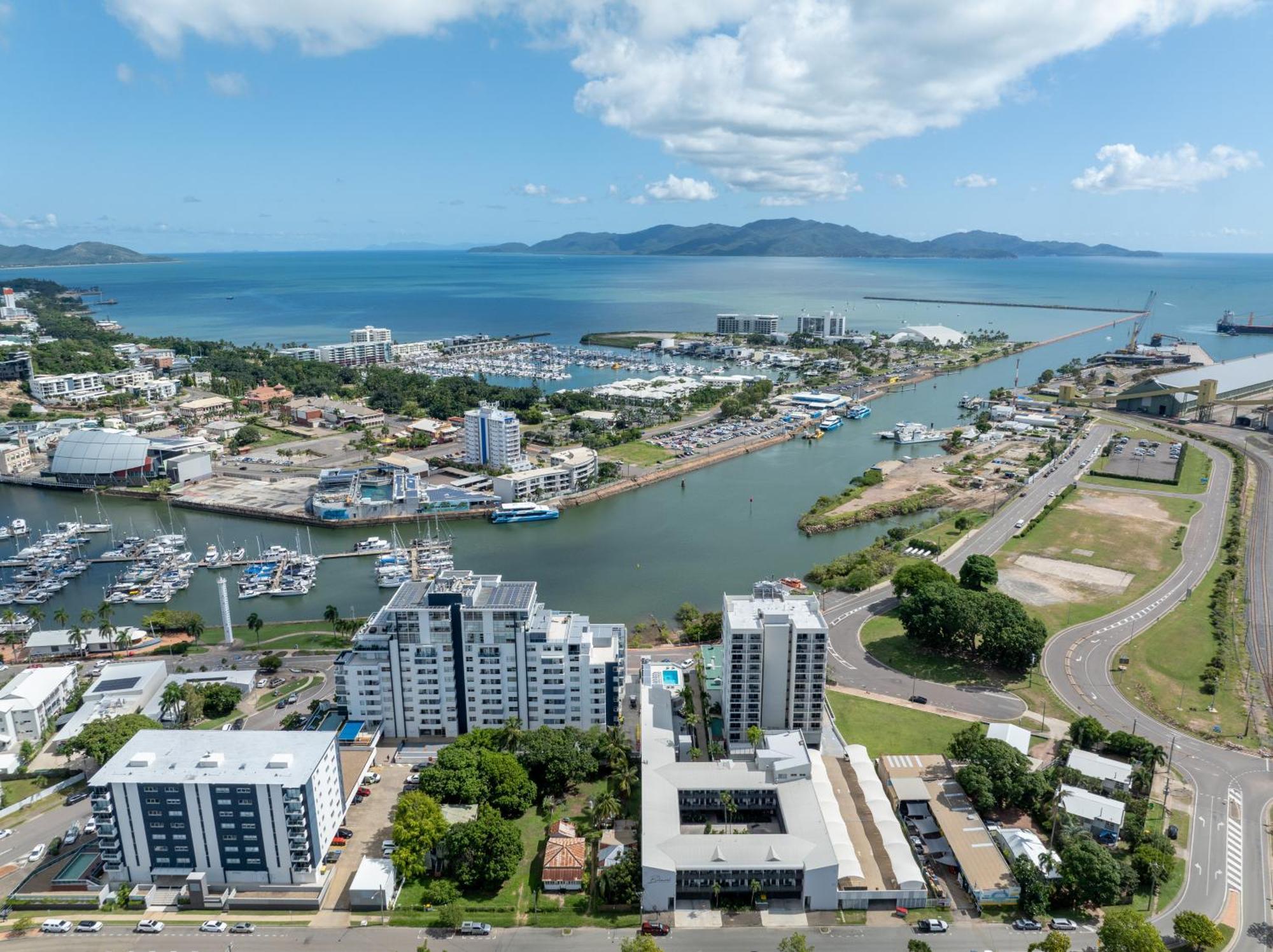 Oaks Townsville Metropole Hotel المظهر الخارجي الصورة