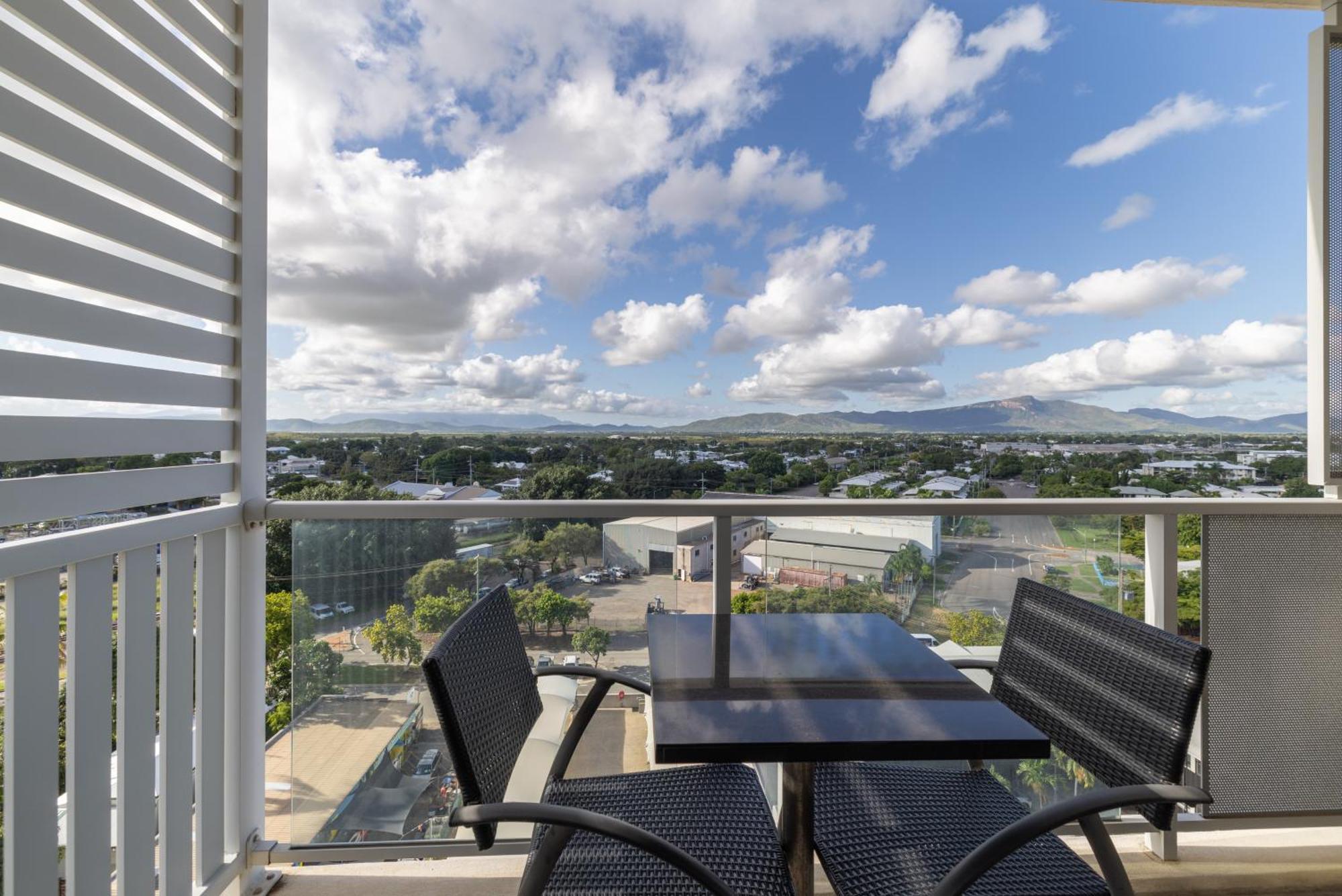 Oaks Townsville Metropole Hotel المظهر الخارجي الصورة