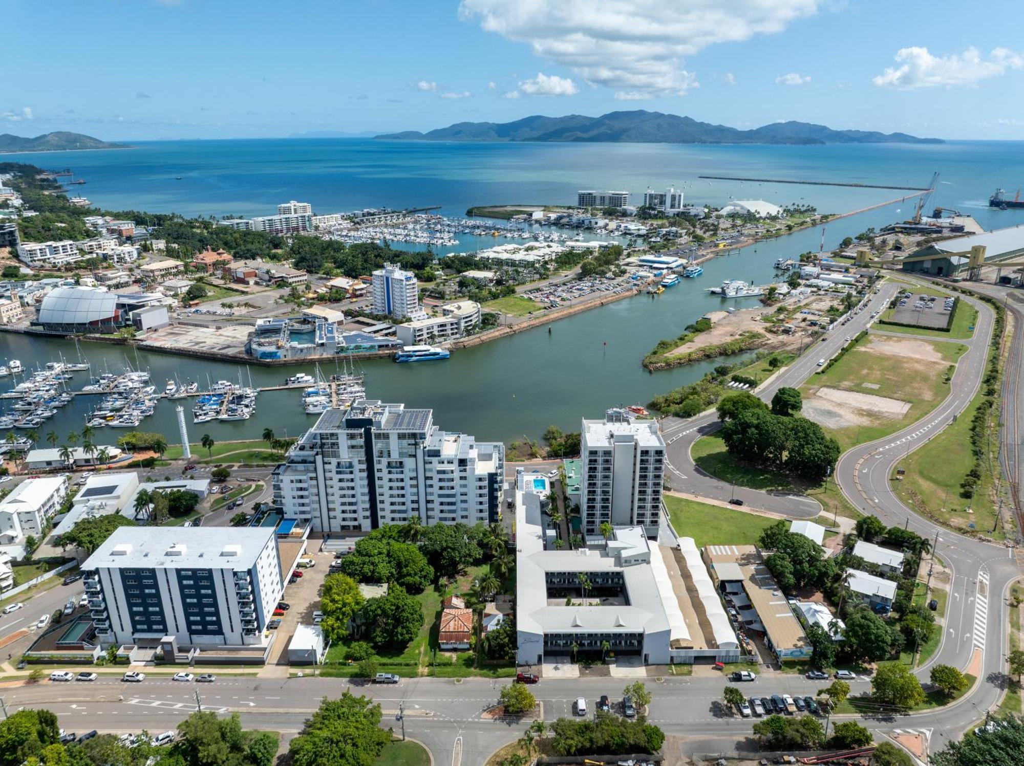 Oaks Townsville Metropole Hotel المظهر الخارجي الصورة