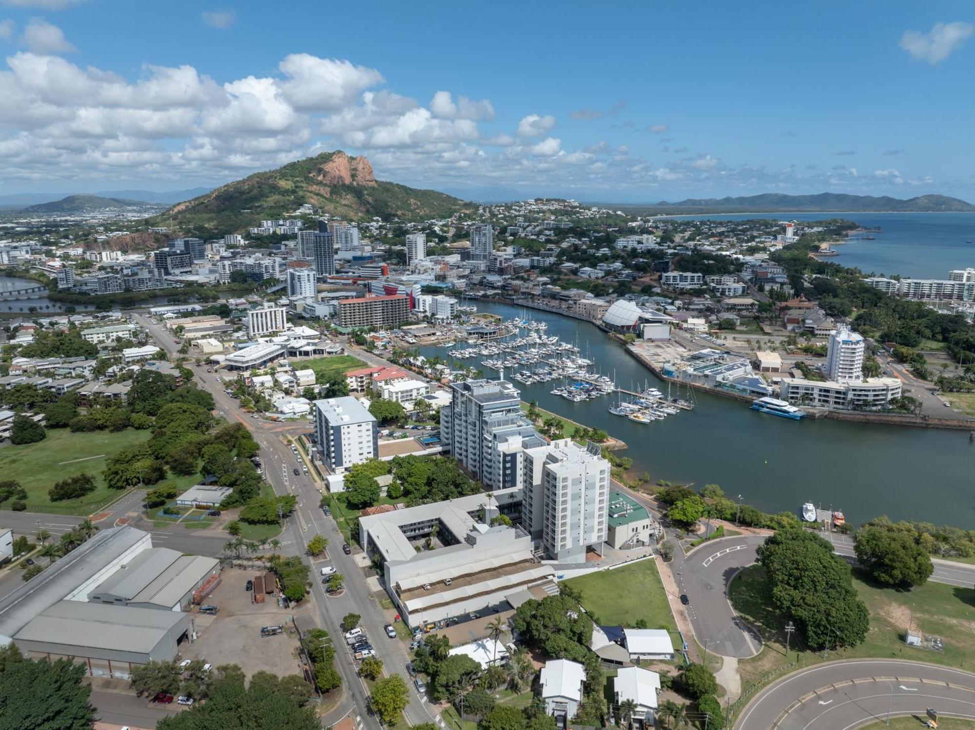Oaks Townsville Metropole Hotel المظهر الخارجي الصورة